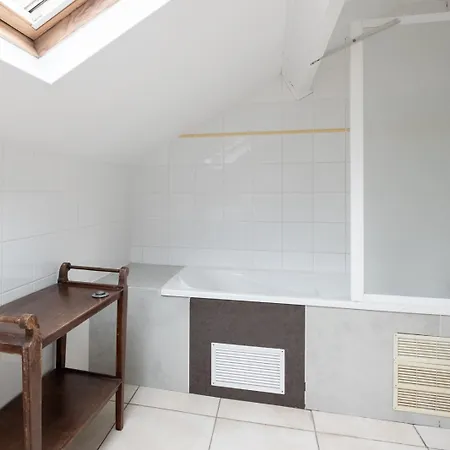 Apartment Francois 1er 14eme