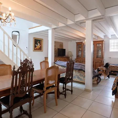 Apartment Francois 1er 14eme